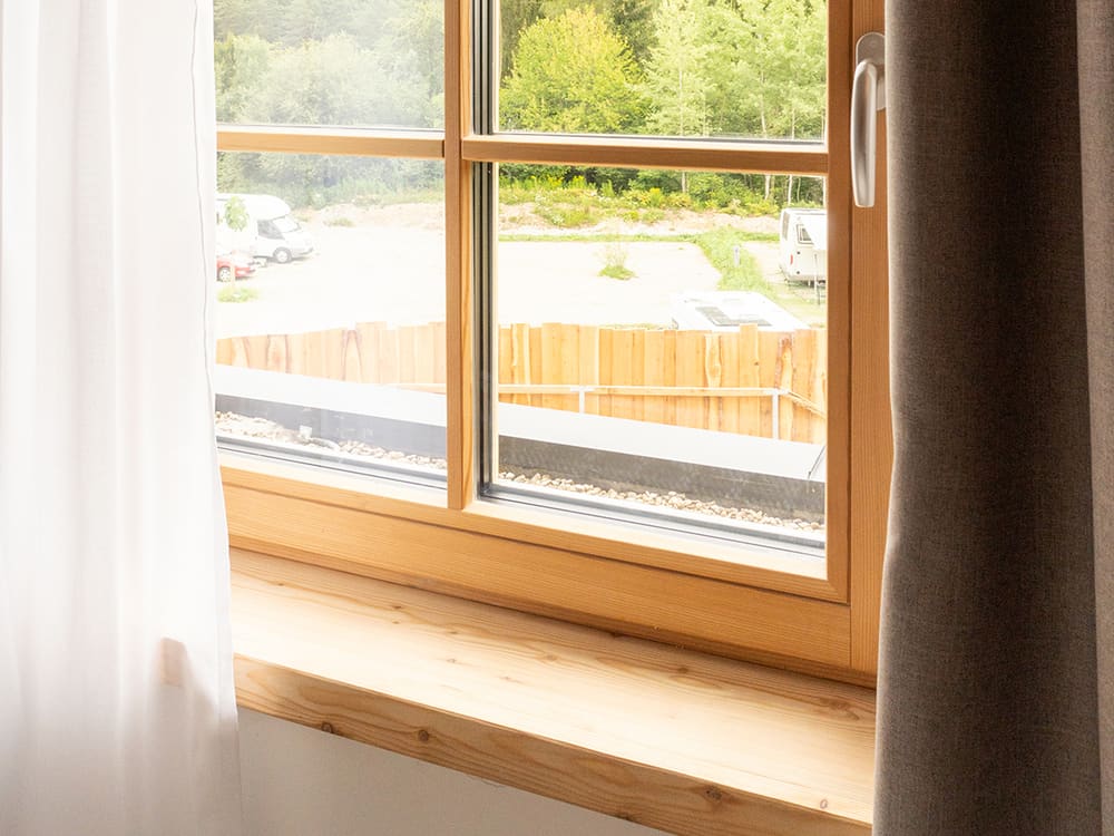 Fenster mit Blick ins Grüne